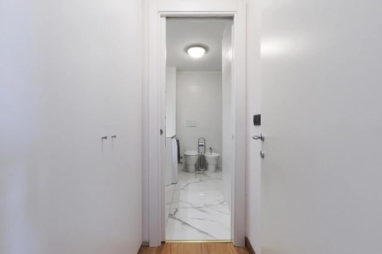 Duomo Luxury Apartment IV Milan
