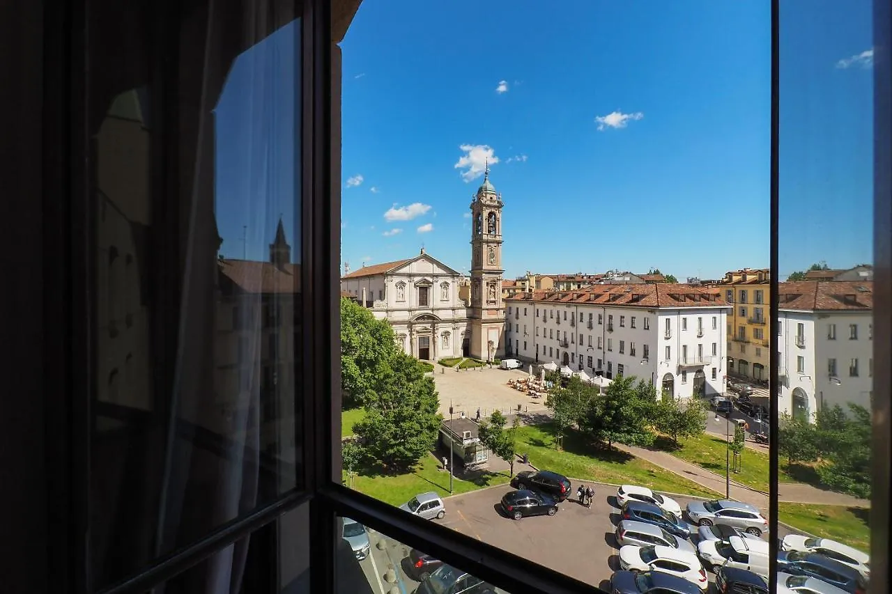 Duomo Luxury Apartment IV Milan Italy