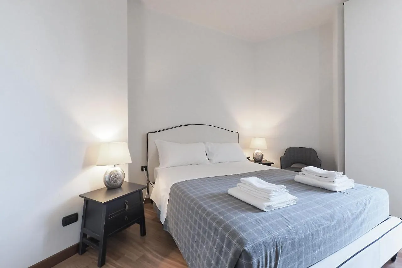 Duomo Luxury Apartment IV Milan