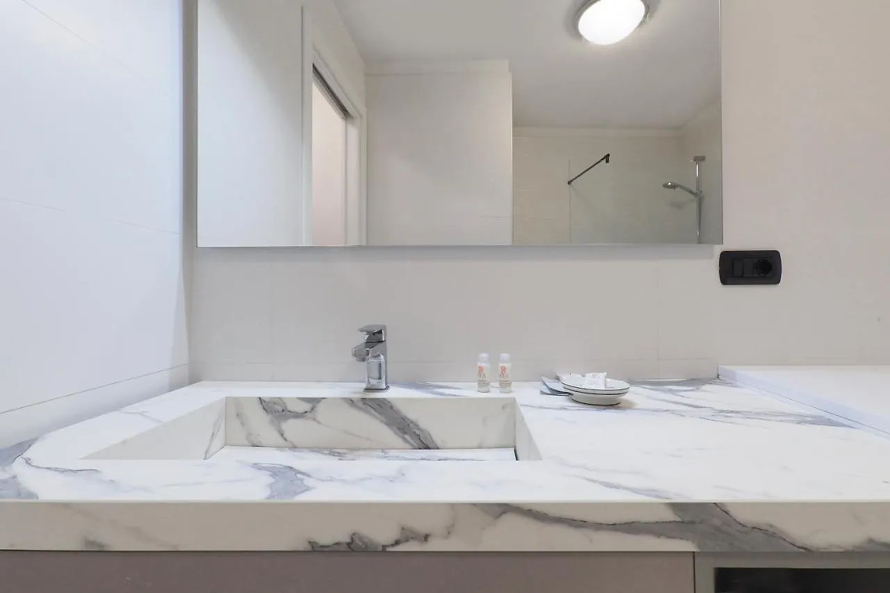 Duomo Luxury Apartment IV Milan Italy